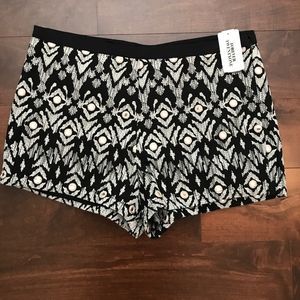 New with Tags!! Short Woven Black Shorts